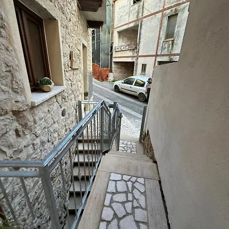 Konukevi La Casa Delle Rondini 3*